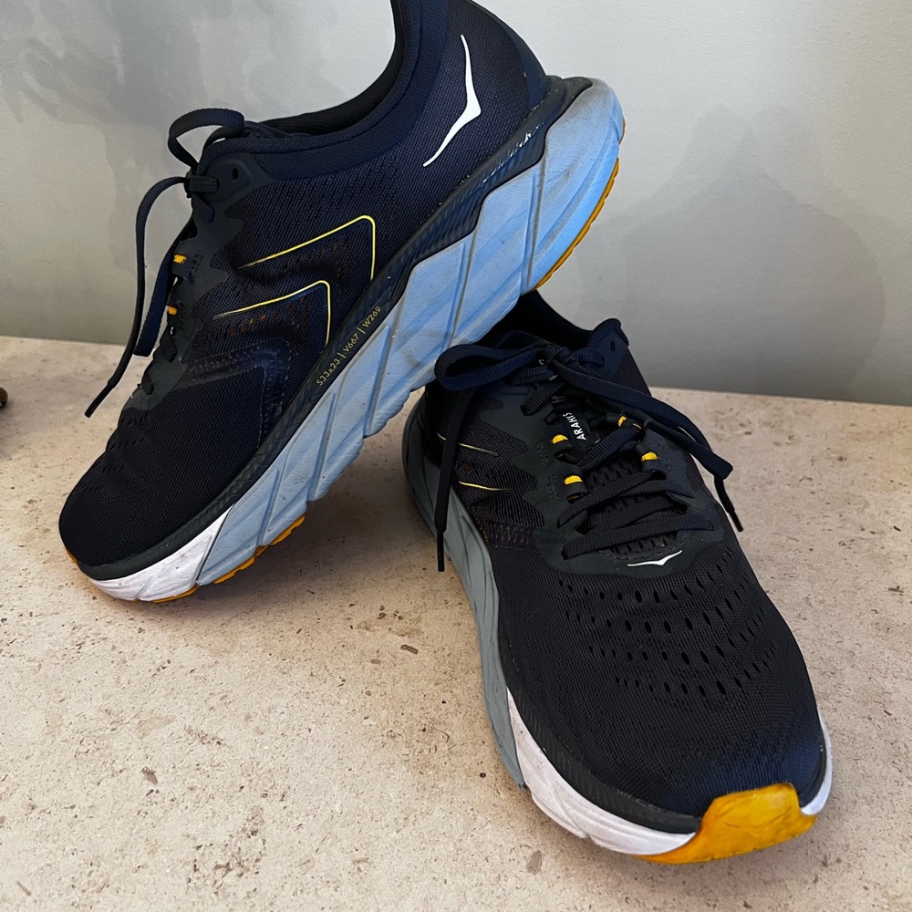 HOKA ONE ONE MEN'S ARAHI 5